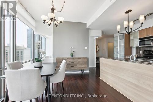 2507 - 37 Grosvenor Street, Toronto, ON - Indoor Photo Showing Dining Room