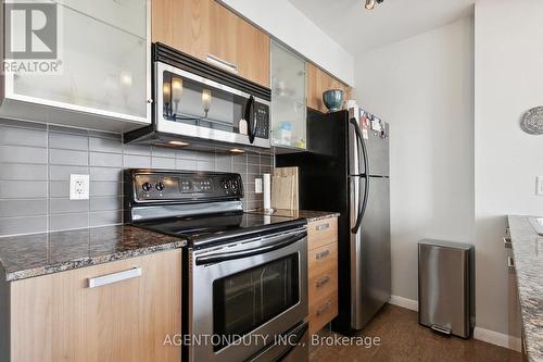 2507 - 37 Grosvenor Street, Toronto, ON - Indoor Photo Showing Kitchen