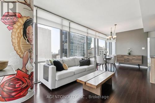 2507 - 37 Grosvenor Street, Toronto, ON - Indoor Photo Showing Living Room