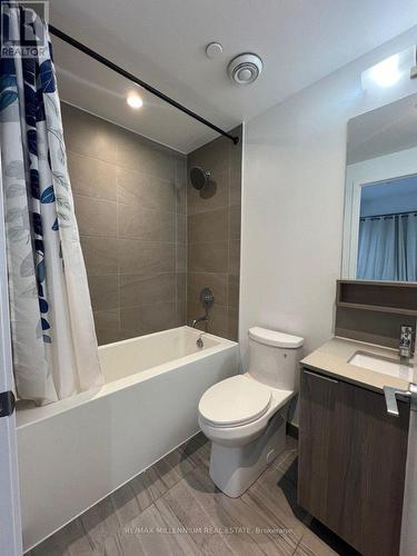 5112 - 950 Portage Parkway, Vaughan, ON - Indoor Photo Showing Bathroom