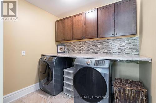 1602 Kale Drive, Innisfil, ON - Indoor Photo Showing Laundry Room