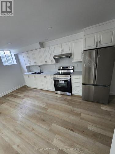 372 Valleyway Drive, Brampton, ON - Indoor Photo Showing Kitchen