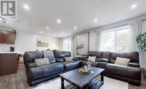 50 - 1016 Falgarwood Drive, Oakville, ON - Indoor Photo Showing Living Room