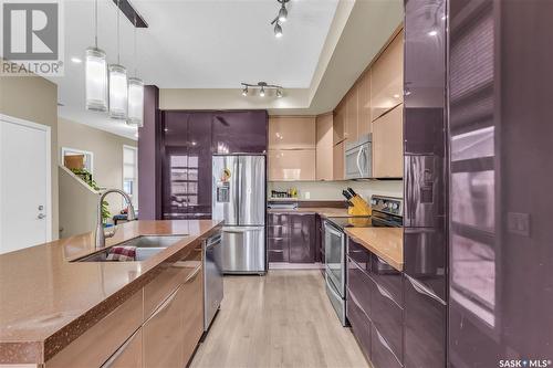 3250 37Th Street W, Saskatoon, SK - Indoor Photo Showing Kitchen With Stainless Steel Kitchen With Double Sink With Upgraded Kitchen