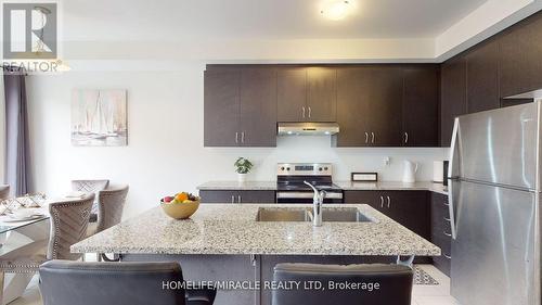 84 Keppel Circle, Brampton, ON - Indoor Photo Showing Kitchen With Upgraded Kitchen