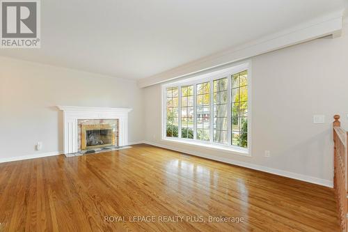 334 Oakwood Drive, Burlington, ON - Indoor Photo Showing Living Room With Fireplace