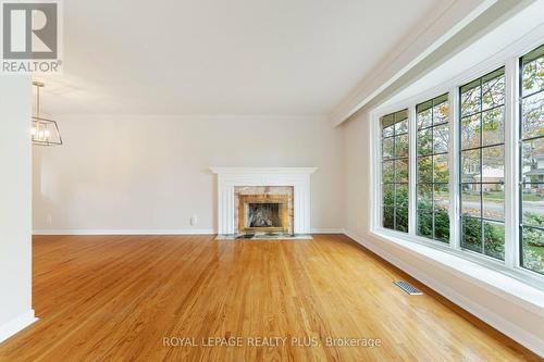 334 Oakwood Drive, Burlington, ON - Indoor Photo Showing Living Room With Fireplace