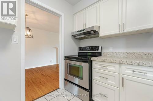 334 Oakwood Drive, Burlington, ON - Indoor Photo Showing Kitchen