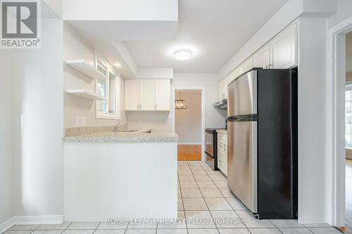 334 Oakwood Drive, Burlington, ON - Indoor Photo Showing Kitchen