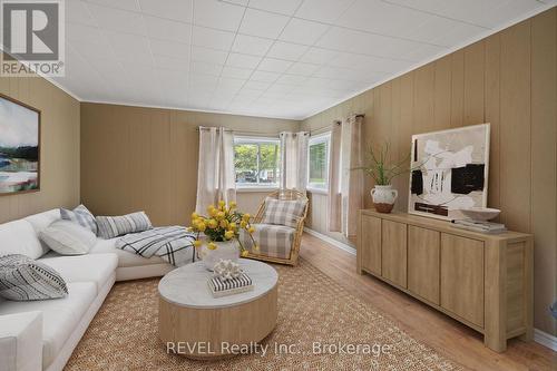 499 North Mill Street, Fort Erie (Ridgeway), ON - Indoor Photo Showing Living Room