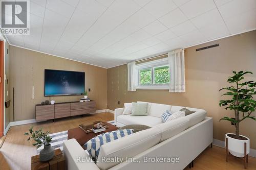 499 North Mill Street, Fort Erie (Ridgeway), ON - Indoor Photo Showing Living Room