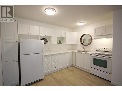 Plenty of cabinets - 150 Skaha Place Unit# 402, Penticton, BC - Indoor Photo Showing Kitchen With Double Sink