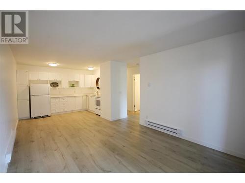 Updated Flooring throughout the unit - 150 Skaha Place Unit# 402, Penticton, BC - Indoor