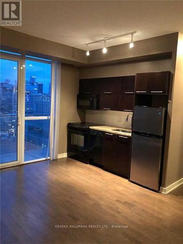 2307 - 126 Simcoe Street, Toronto, ON - Indoor Photo Showing Kitchen