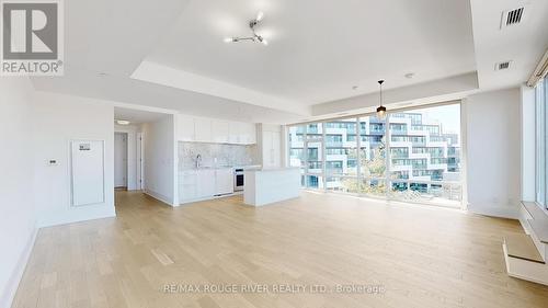 953 - 25 Adra Grado Way, Toronto, ON - Indoor Photo Showing Kitchen