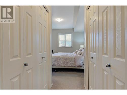 1875 Country Club Drive Unit# 1414, Kelowna, BC - Indoor Photo Showing Bedroom