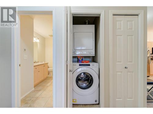 1875 Country Club Drive Unit# 1414, Kelowna, BC - Indoor Photo Showing Laundry Room