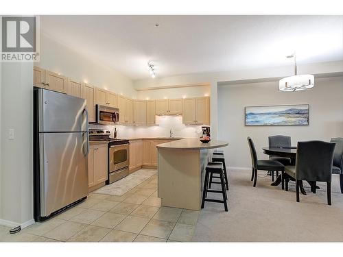 1875 Country Club Drive Unit# 1414, Kelowna, BC - Indoor Photo Showing Kitchen