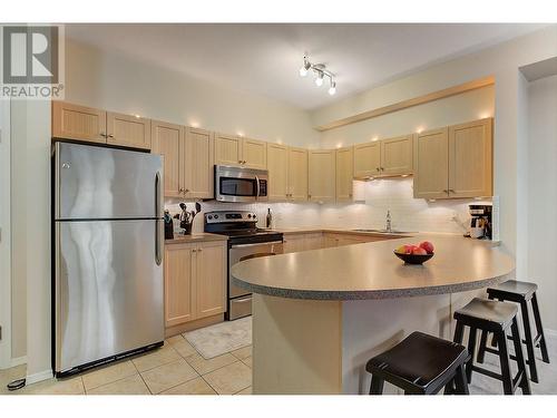 1875 Country Club Drive Unit# 1414, Kelowna, BC - Indoor Photo Showing Kitchen