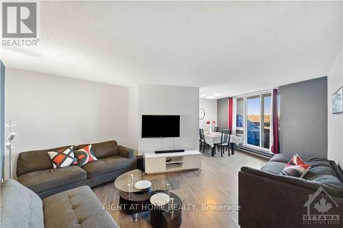 718 - 2000 Jasmine Crescent, Ottawa, ON - Indoor Photo Showing Living Room