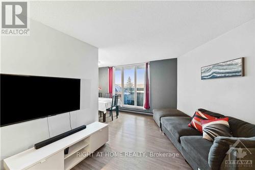 718 - 2000 Jasmine Crescent, Ottawa, ON - Indoor Photo Showing Living Room