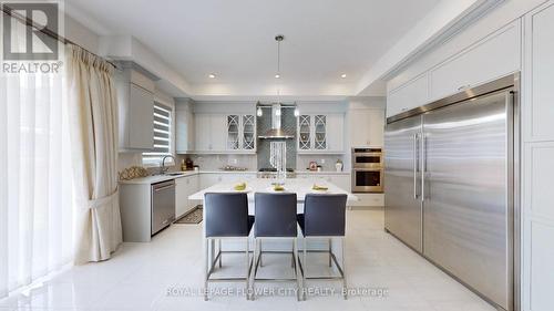 147 Wainfleet Crescent, Vaughan, ON - Indoor Photo Showing Kitchen With Upgraded Kitchen