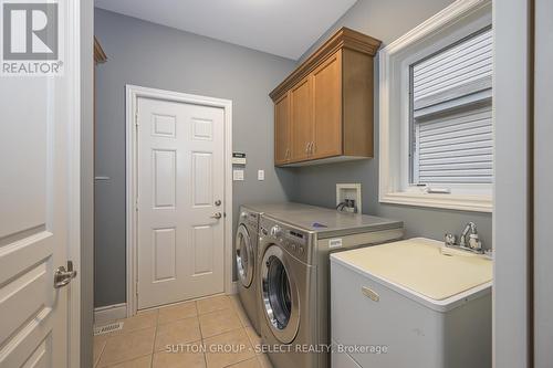 305 Skyline Avenue, London, ON - Indoor Photo Showing Laundry Room