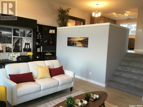 1 1070 Parr Hill Drive, Martensville, SK - Indoor Photo Showing Living Room