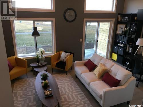 1 1070 Parr Hill Drive, Martensville, SK - Indoor Photo Showing Living Room