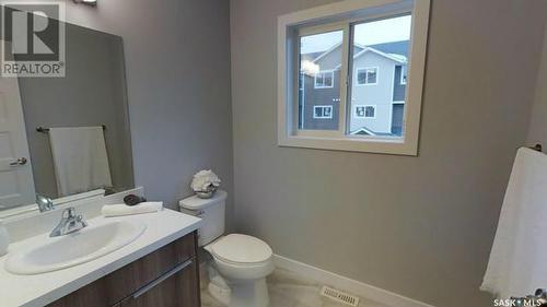 1 1070 Parr Hill Drive, Martensville, SK - Indoor Photo Showing Bathroom