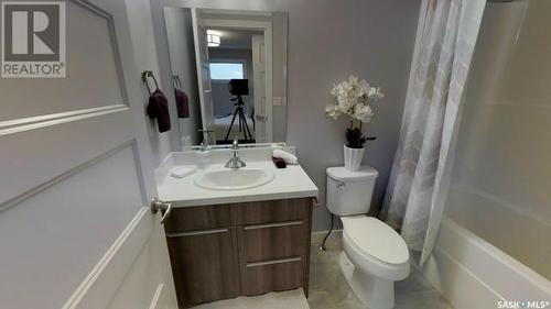 1 1070 Parr Hill Drive, Martensville, SK - Indoor Photo Showing Bathroom