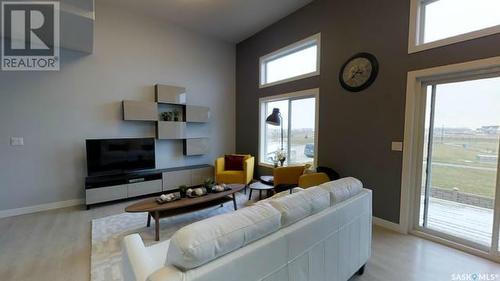 1 1070 Parr Hill Drive, Martensville, SK - Indoor Photo Showing Living Room