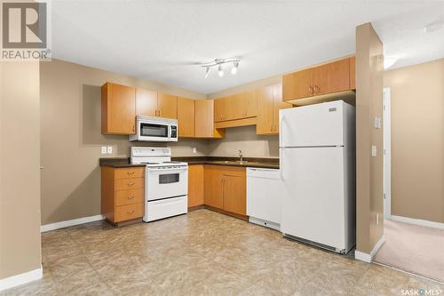 39 5023 James Hill Road, Regina, SK - Indoor Photo Showing Kitchen With Double Sink