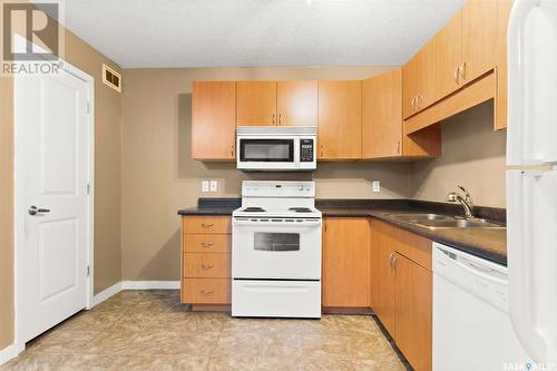 39 5023 James Hill Road, Regina, SK - Indoor Photo Showing Kitchen With Double Sink