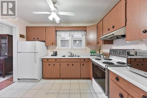 125 Renault Crescent, Toronto, ON - Indoor Photo Showing Kitchen With Double Sink