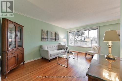 125 Renault Crescent, Toronto, ON - Indoor Photo Showing Living Room