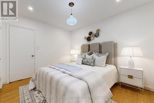 697 George Street, Burlington, ON - Indoor Photo Showing Bedroom