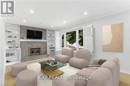 19 Driftwood Place, Hamilton, ON - Indoor Photo Showing Living Room With Fireplace