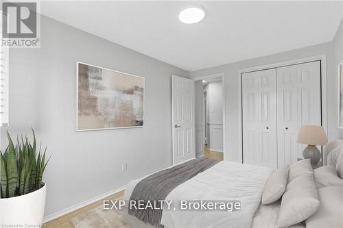 19 Driftwood Place, Hamilton, ON - Indoor Photo Showing Bedroom