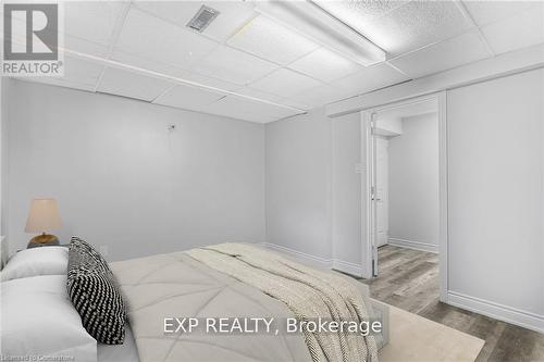 19 Driftwood Place, Hamilton, ON - Indoor Photo Showing Bedroom