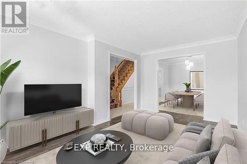 19 Driftwood Place, Hamilton, ON - Indoor Photo Showing Living Room