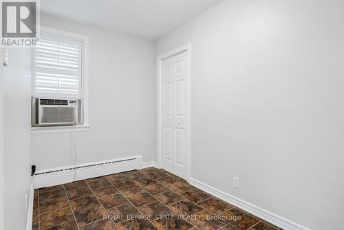 15 Empress Avenue, Hamilton, ON - Indoor Photo Showing Other Room