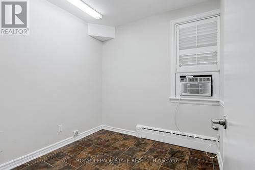 15 Empress Avenue, Hamilton, ON - Indoor Photo Showing Other Room