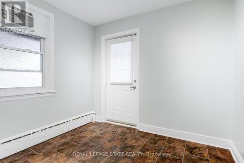 15 Empress Avenue, Hamilton, ON - Indoor Photo Showing Other Room