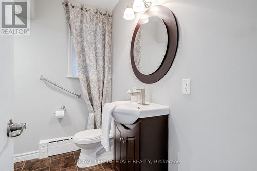 15 Empress Avenue, Hamilton, ON - Indoor Photo Showing Bathroom