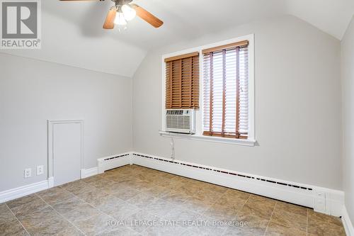 15 Empress Avenue, Hamilton, ON - Indoor Photo Showing Other Room