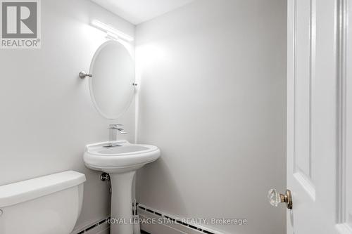 15 Empress Avenue, Hamilton, ON - Indoor Photo Showing Bathroom