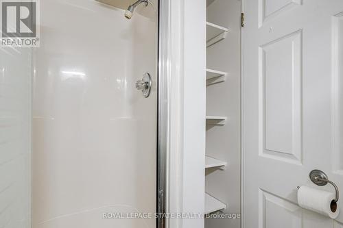 15 Empress Avenue, Hamilton, ON - Indoor Photo Showing Bathroom