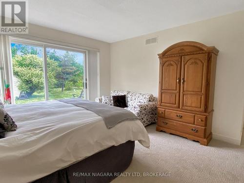 995 Concession Road, Fort Erie (333 - Lakeshore), ON - Indoor Photo Showing Bedroom