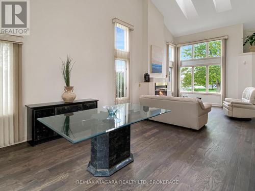 995 Concession Road, Fort Erie (333 - Lakeshore), ON - Indoor Photo Showing Living Room